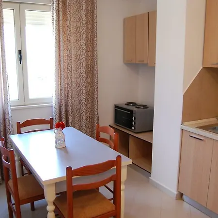 Apartment Vela & *